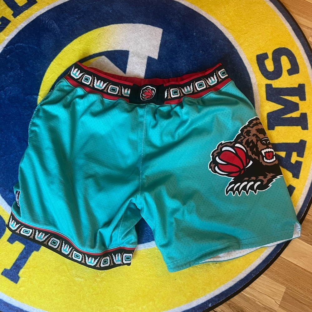 Vintage NBA Vancouver Grizzlies Mitchell & Ness shorts